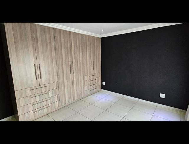 5 BEDROOM HOUSE FOR SALE IN SERALA VIEW